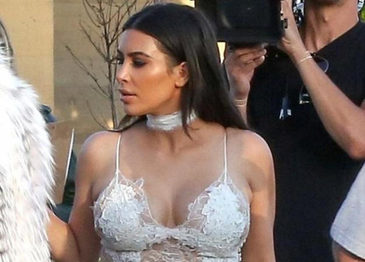 Kim Kardashian: Μας έδειξε … τα πάντα μέσα από το διάφανο λευκό φόρεμά της!