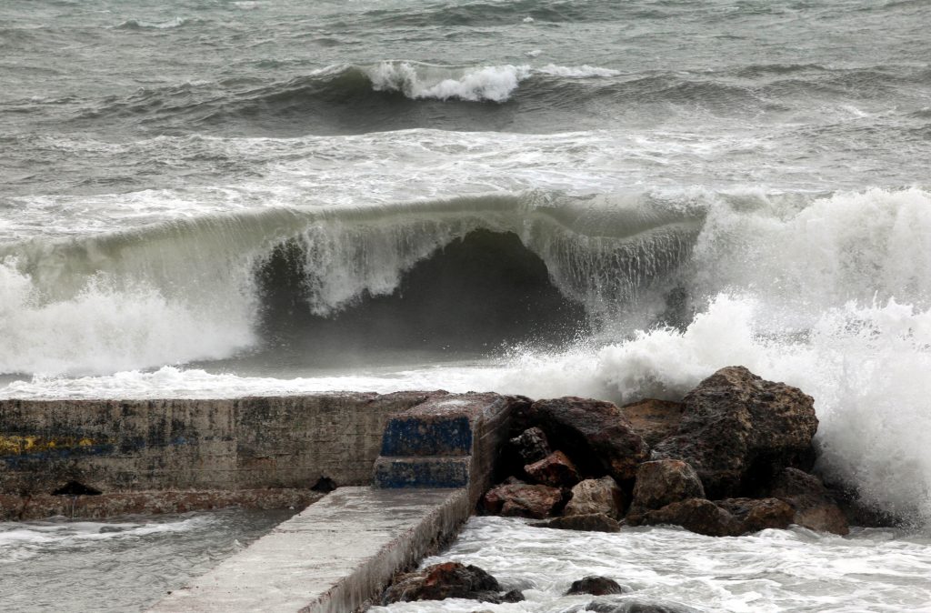 Τα μεγάλα κύματα έπνιξαν ένα 16χρονο αγόρι στην Κρήτη