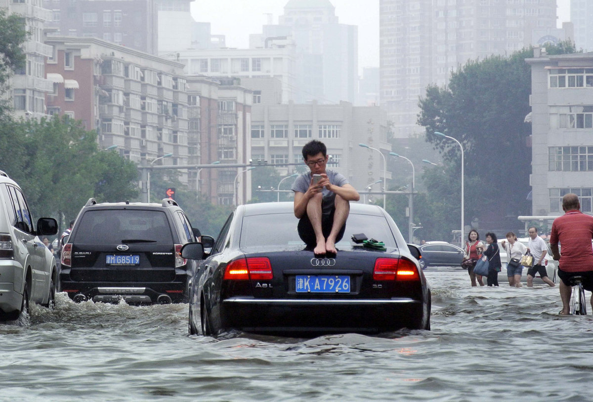 Χάος στη Κίνα από τις κατακλυσμιαίες βροχές – Τουλάχιστον 42 νεκροί – ΦΩΤΟ