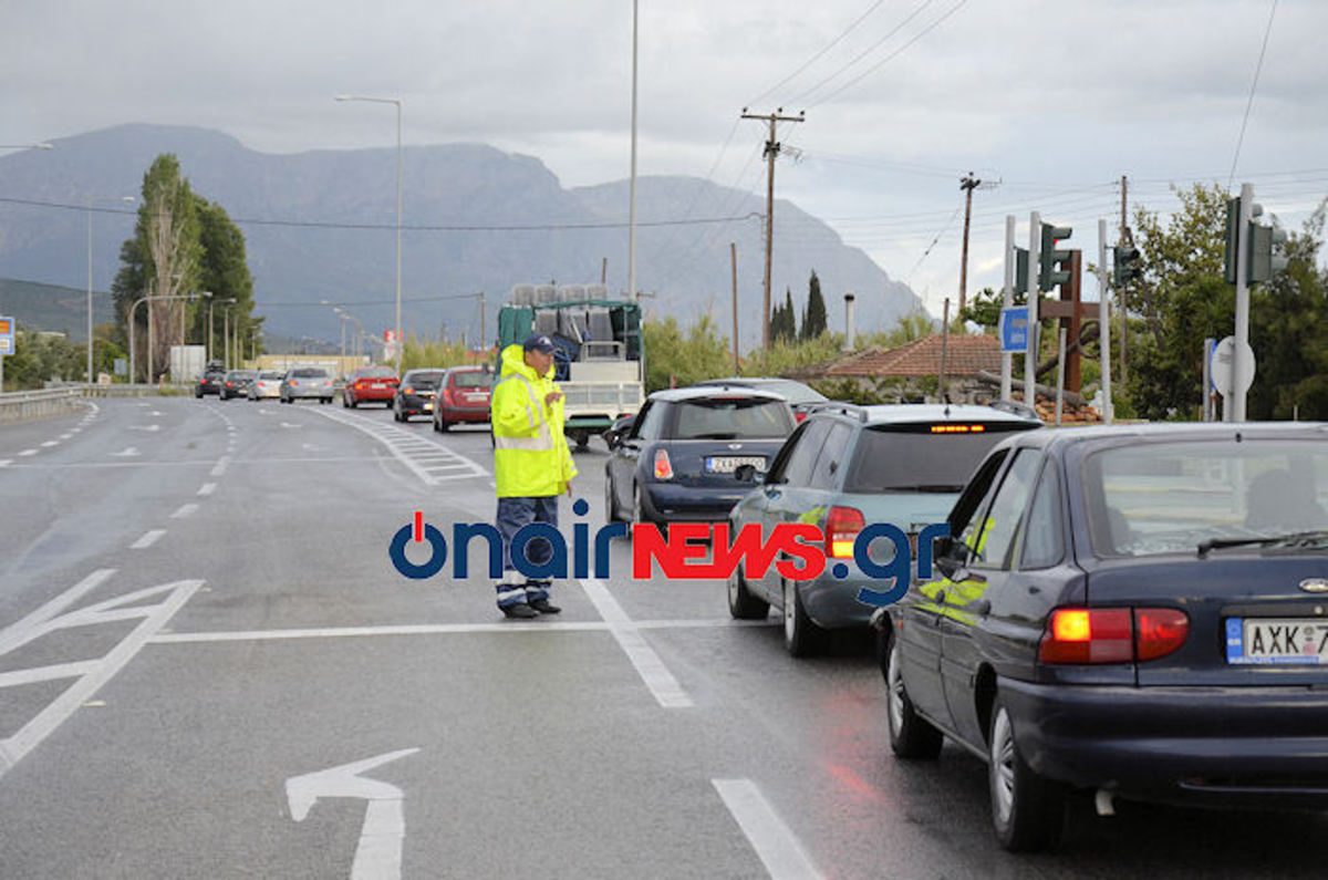 Ουρές χιλιομέτρων στις Εθνικές οδούς! Ταλαιπωρία για τους εκδρομείς που επιστρέφουν (ΦΩΤΟ)