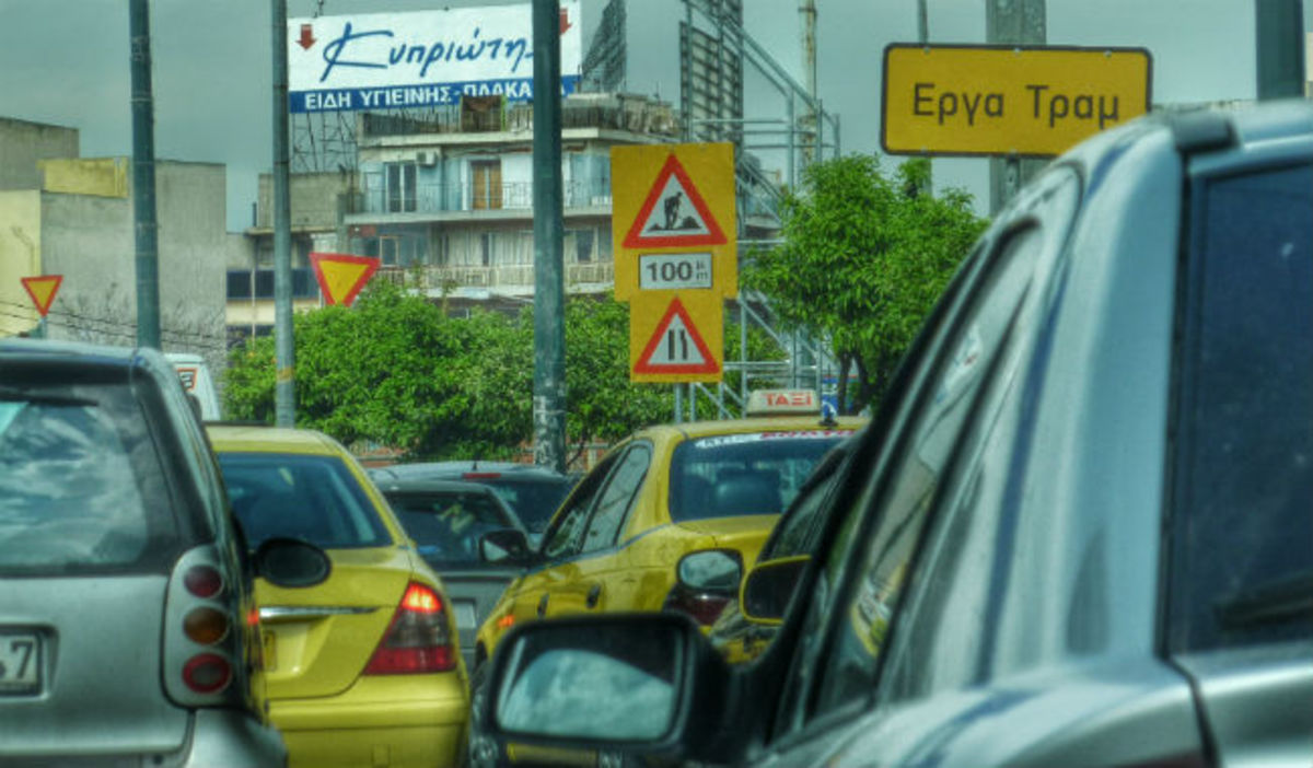 Δεν φαντάζεστε τι έκαναν για να περάσει η ώρα τους όταν κόλλησαν σε κίνηση! (ΒΙΝΤΕΟ)