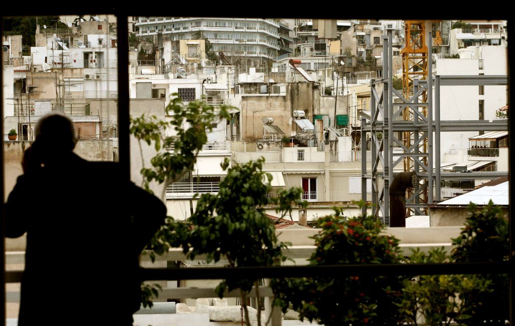 Σάλος με το λογισμικό παρακολούθησης των smartphones – Δεν αποκλείουν το ενδεχόμενο πολιτικών εκβιασμών – Δίωξη: “Κανείς δεν είναι ασφαλής”