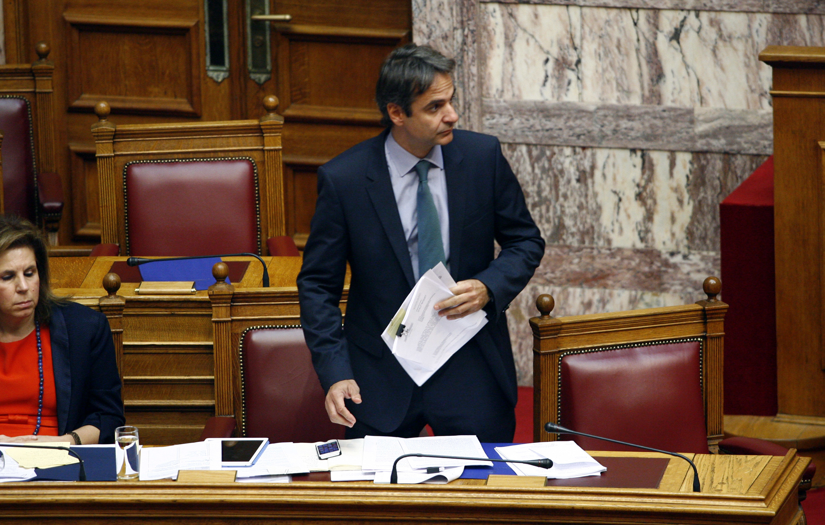 Πανδαιμόνιο στη Βουλή από τις αποκαλύψεις Μητσοτάκη για τις προσλήψεις – Κατηγόρησε τον Μητρόπουλο ως εμπλεκόμενος στη “φάμπρικα” του Δήμου