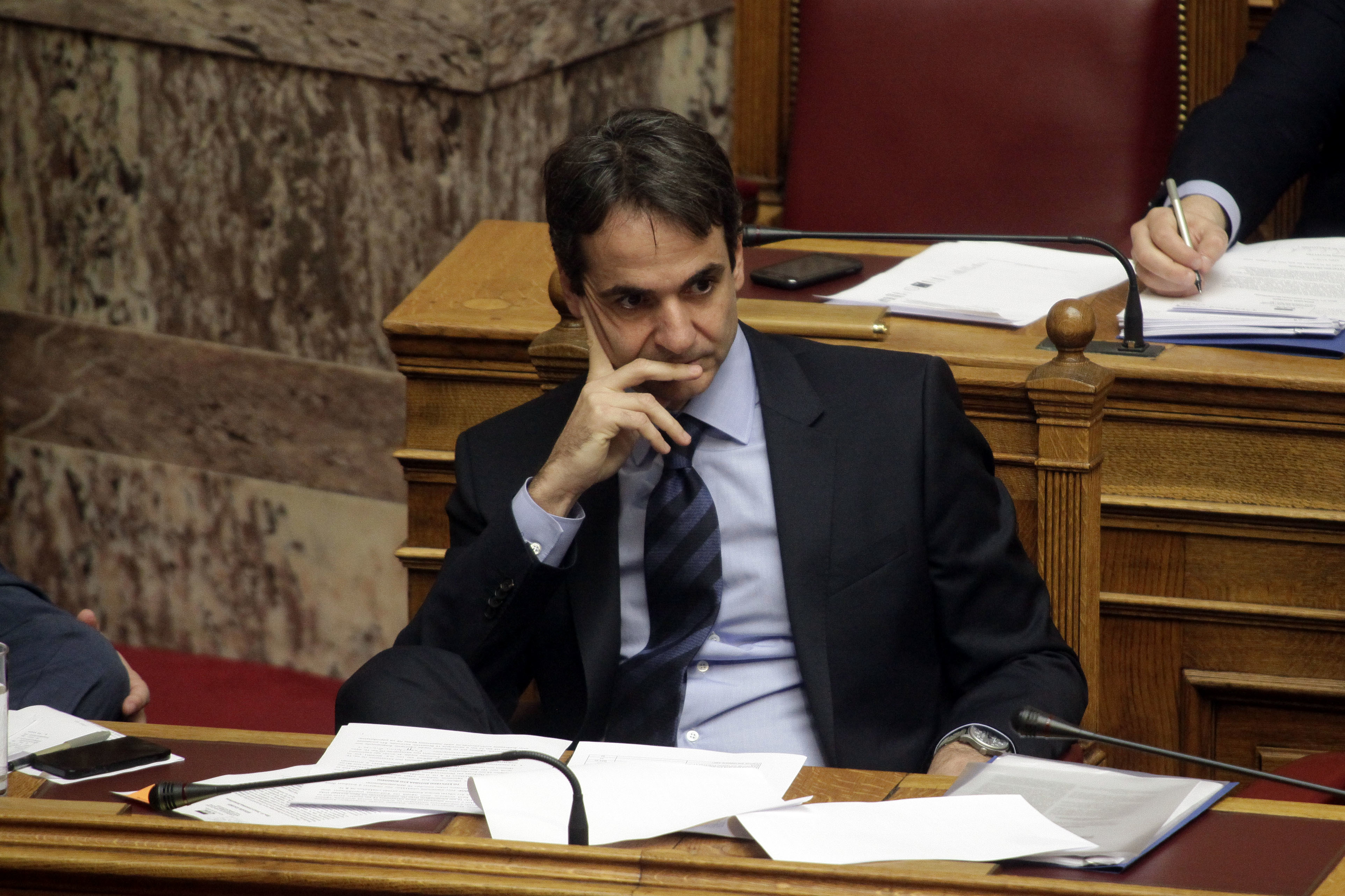 Άστραψαν και βρόντηξαν στη Βουλή Μητσοτάκης και Τζάκρη