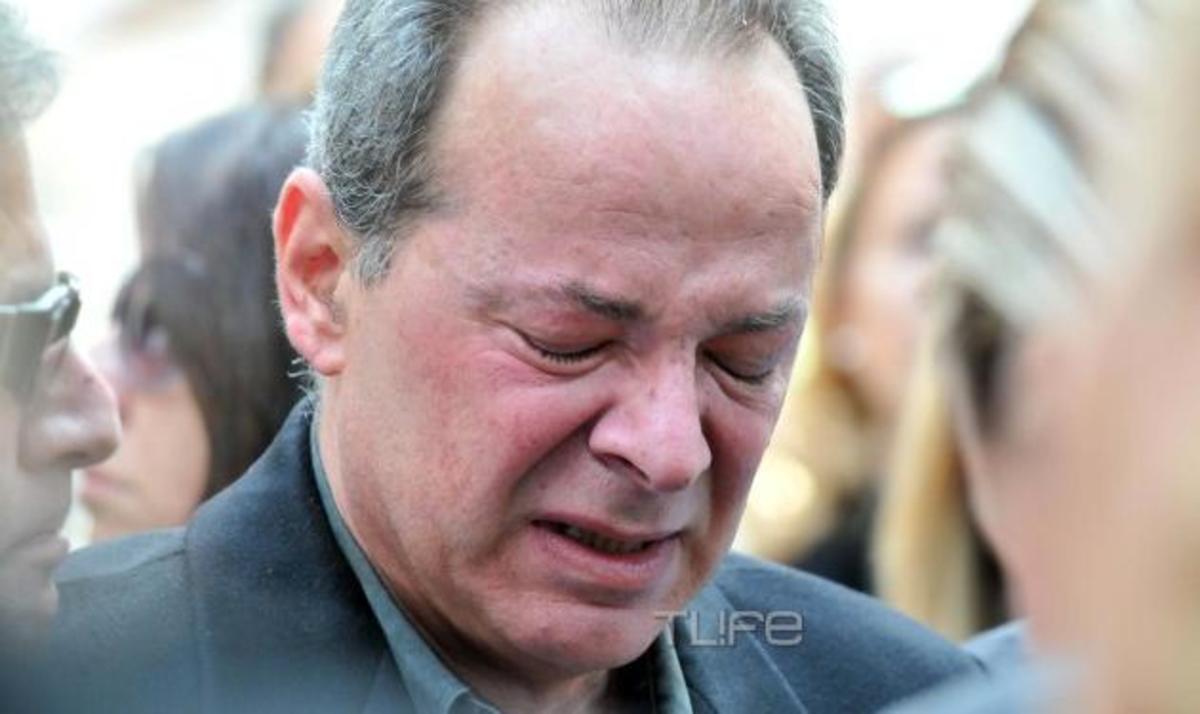 Λύγισε στην κηδεία ο άντρας της Αλεξίας Αλεξιάδη