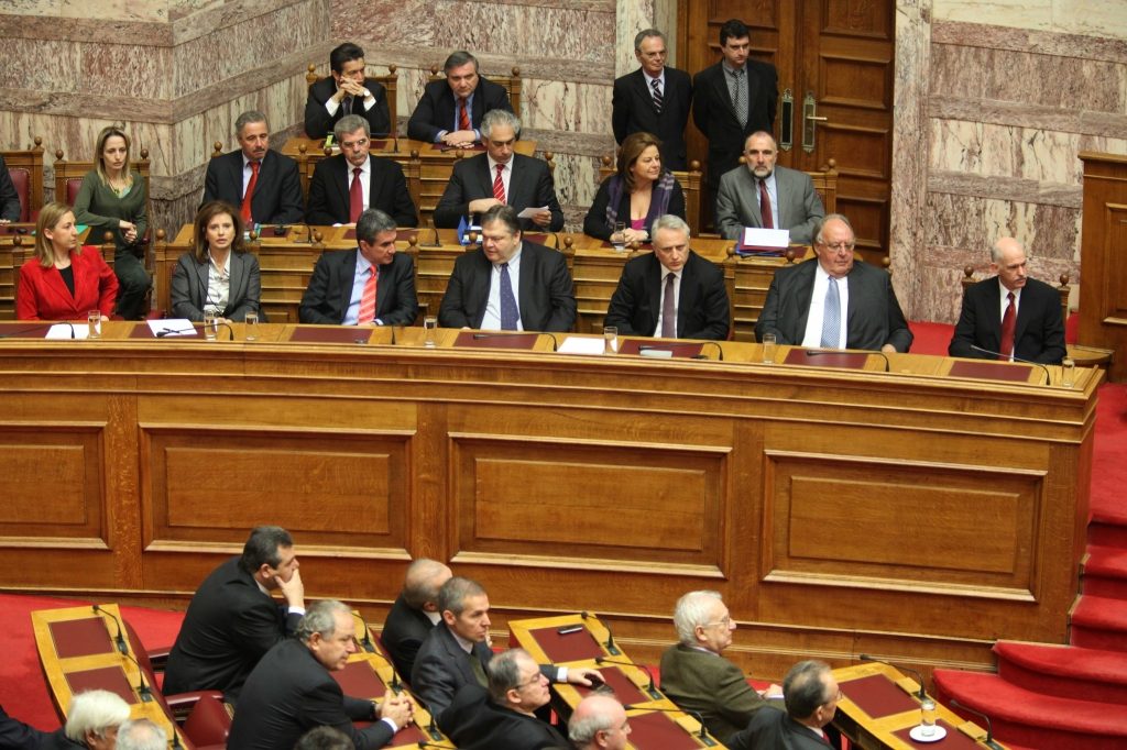 Ανασχηματισμός; Γκρίνιες και κόντρες υπουργών