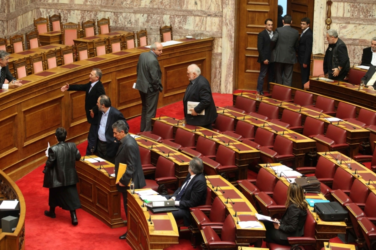 Δεν θα είναι το ΚΚΕ στις ομιλίες Ολι Ρεν και Στρος Καν στην Βουλή