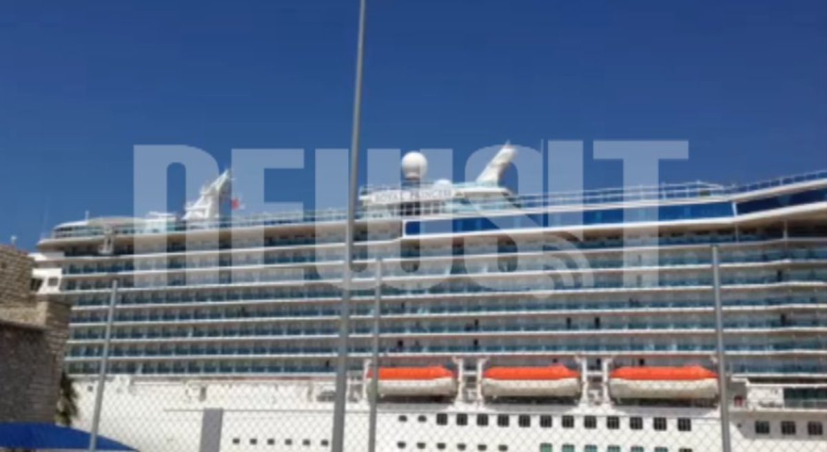 Πλωτό παλάτι στον Πειραιά