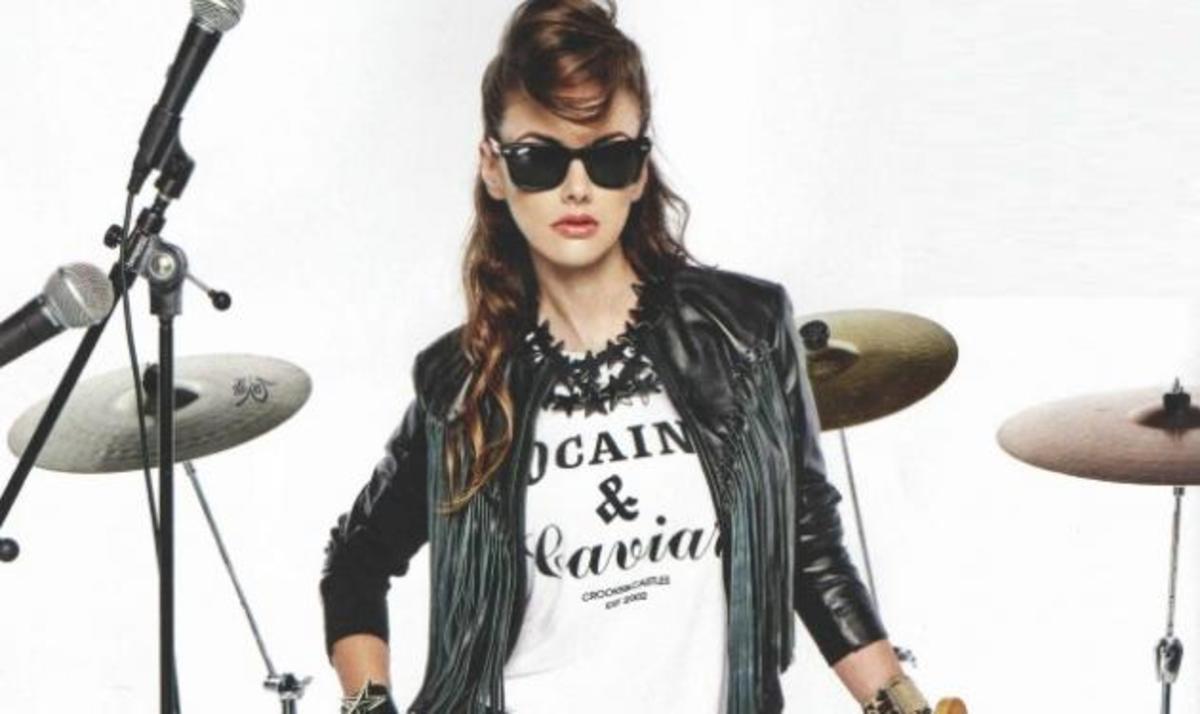 Δεν φαντάζεστε ποια Ελληνίδα ηθοποιός μεταμορφώθηκε σε ροκ σταρ!