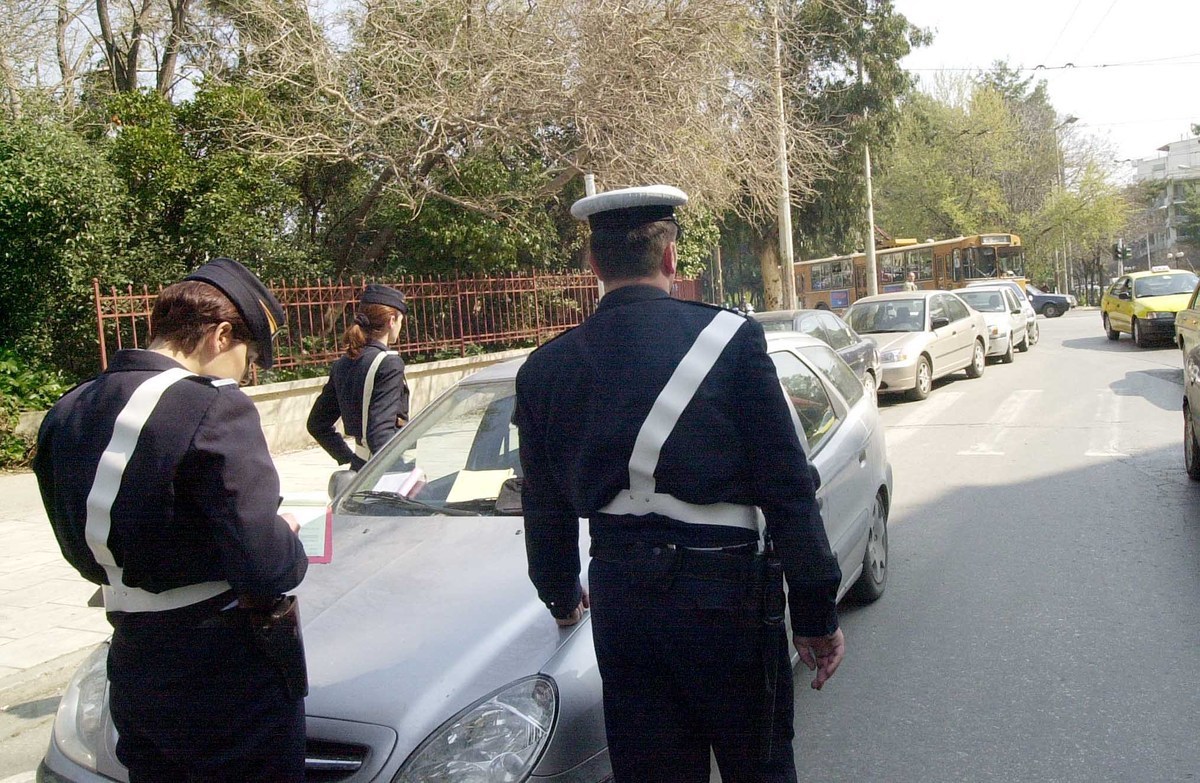 Ελεύθερος ο διοικητής της Τροχαίας για το φακελάκι των 2.000 ευρώ!