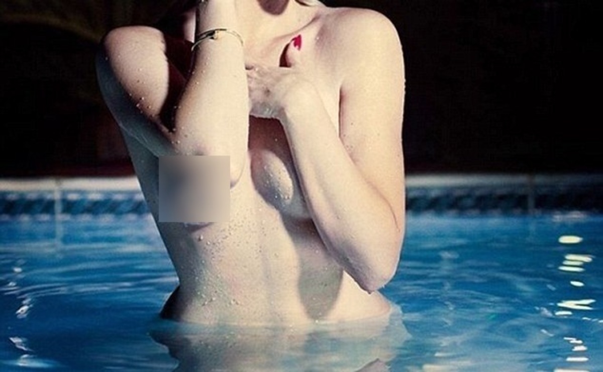 Πόζαρε ολόγυμνη στην πισίνα και “έριξε” το Instagram!