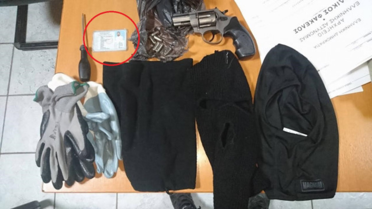 Υπαξιωματικός του Πολεμικού Ναυτικού πιάστηκε ως ύποπτος ληστειών σε σπίτια!