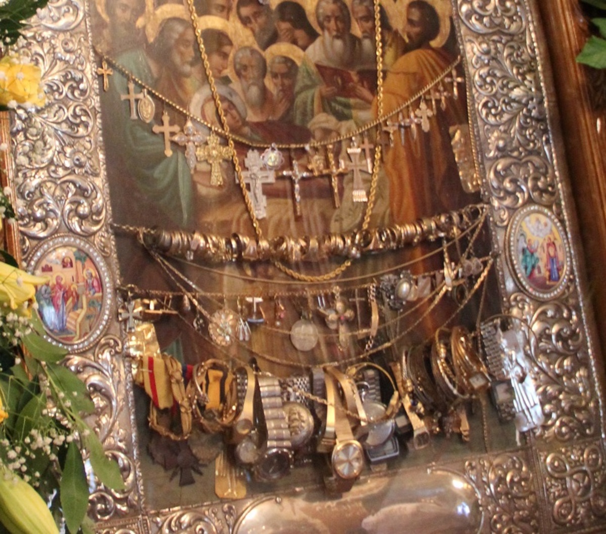 Ιερόσυλοι ρήμαξαν ναό στον Πειραιά και έκλεψαν όλα τα τάματα