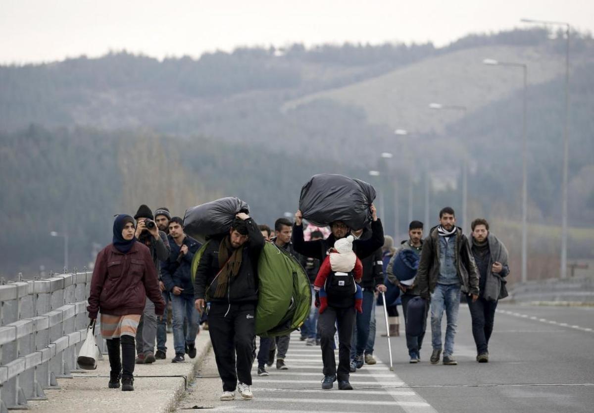 Πρόσφυγες στο δρόμο για την Ειδομένη - ΦΩΤΟ REUTERS