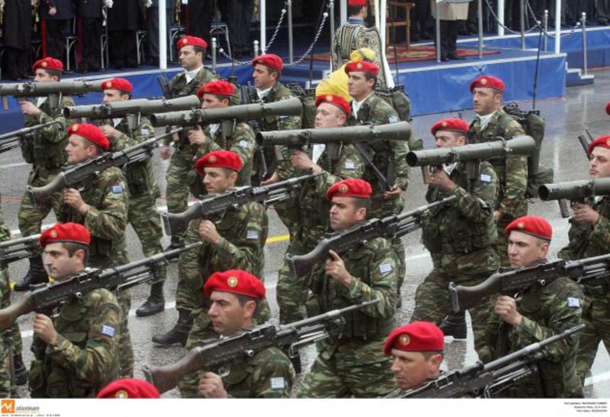 “Περνάει ο Στρατός” στη Θεσσαλονίκη αλλά που τον πάνε; Από “προνομιούχοι” δεδομένοι οι στρατιωτικοί