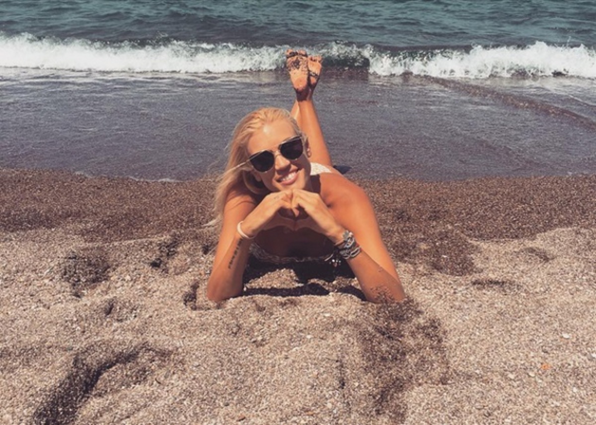 Βάσω Κολλιδά: Η φωτογραφία που πρόδωσε η φουσκωμένη κοιλιά της!