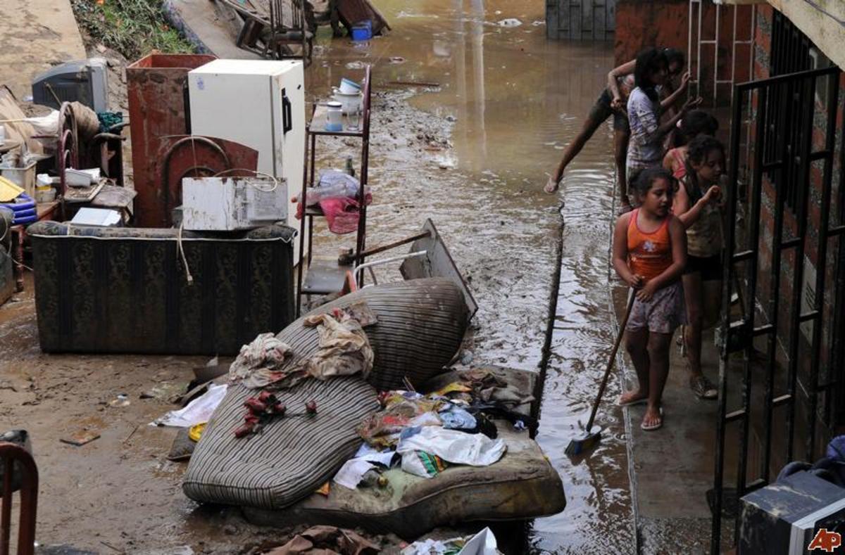 13 νεκροί από τις κατολισθήσεις στην Κολομβία – Δεκάδες θαμμένοι στα ερείπια