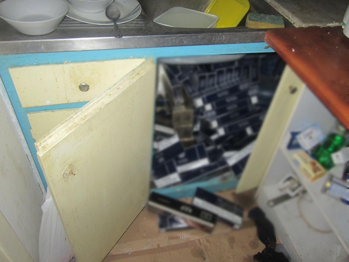 Ανακαλύφθηκε αποθήκη με χιλιάδες λαθραία τσιγάρα στον Κολωνό