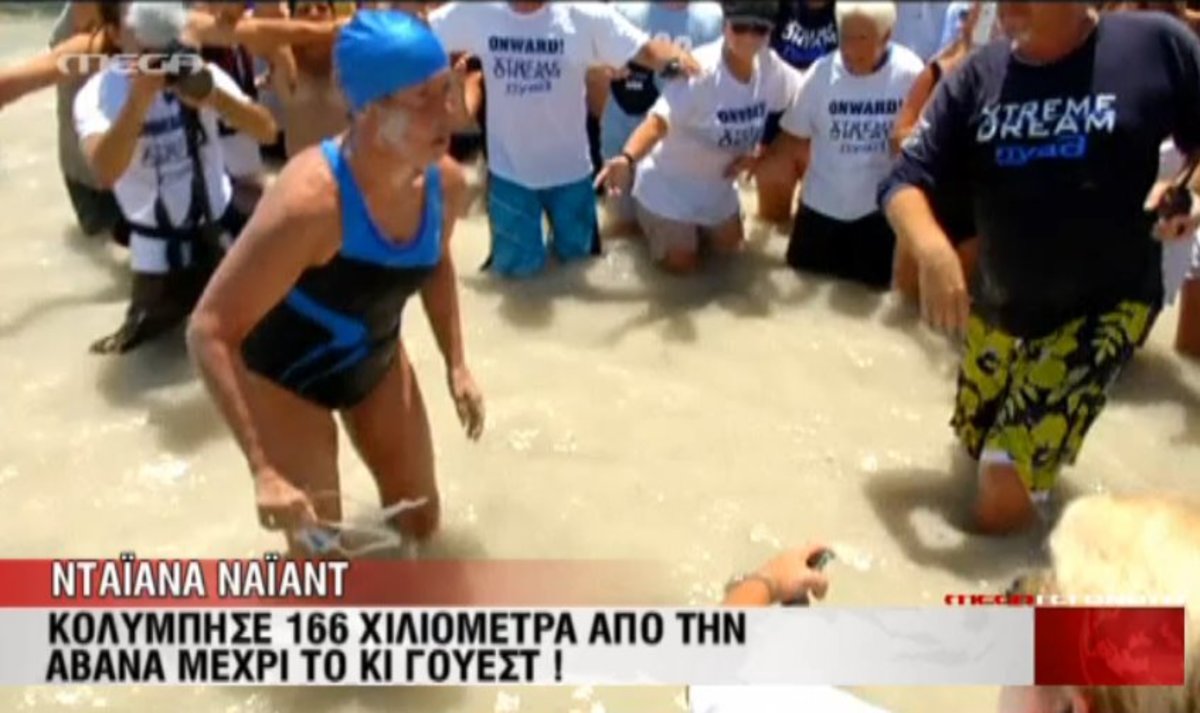 Κολύμπησε 166 χιλιόμετρα