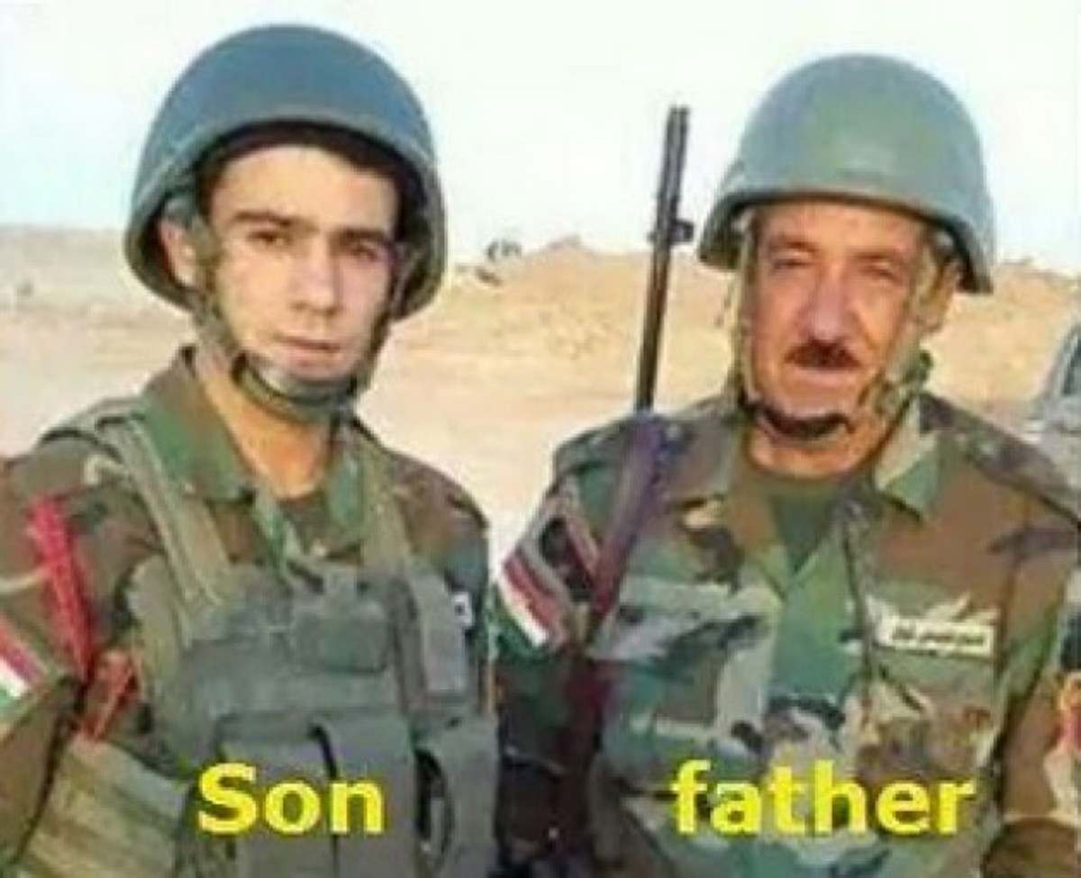 Συγκλονιστική φωτογραφία! Πατέρας και γιος πολεμούν τους τζιχαντιστές