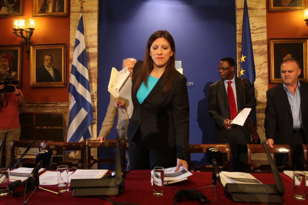 Η Ζωή Κωνσταντοπούλου εξακολουθεί και κάνει “γυμνάσια” στη Βουλή