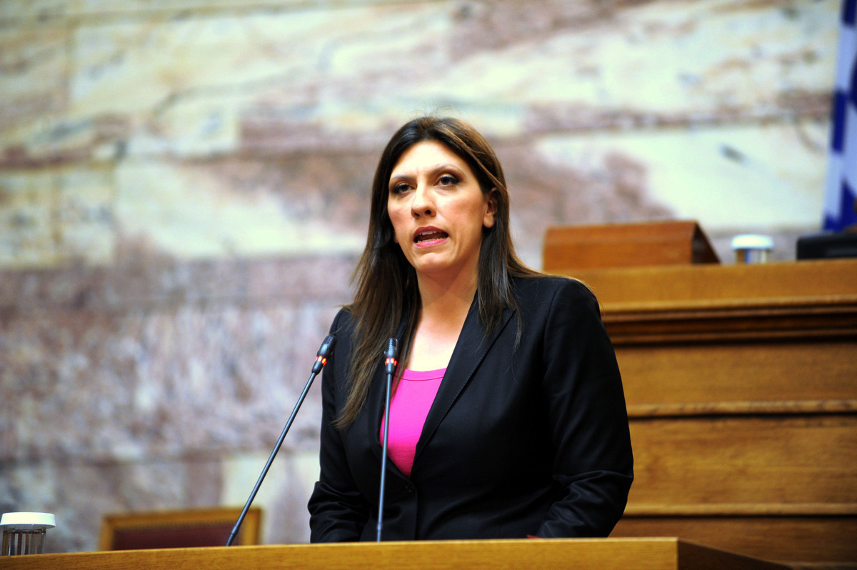 Η Ζωή Κωνσταντοπούλου στο σημείο όπου αυτοκτόνησε ο Δημήτρης Χριστούλας