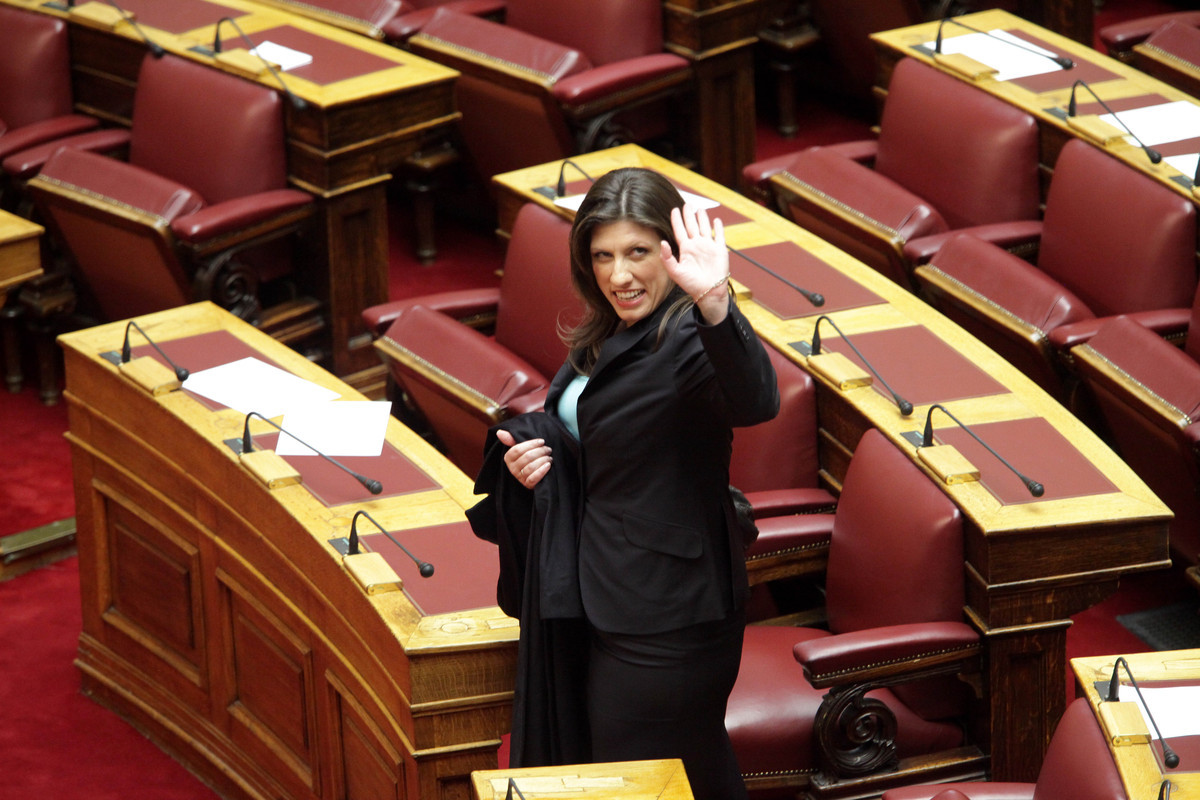 Χαμός μέσα στο ναό! Μητροπολίτης Ιερεμίας εναντίον Ζ. Κωνσταντοπούλου