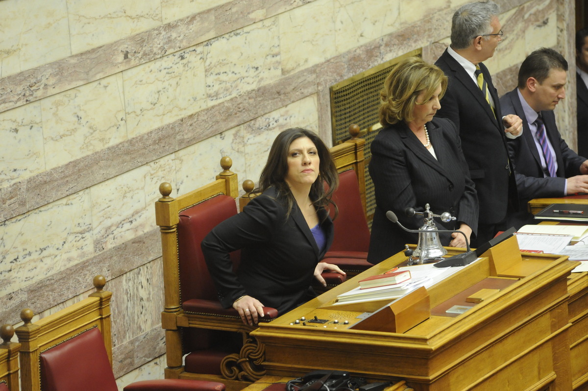 Ένα με την έδρα η νέα Πρόεδρος της Βουλής