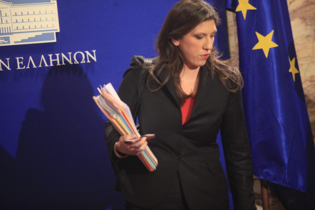 Άγρια κόντρα για τη Ζ. Κωνσταντοπούλου και τις ψηφοφορίες – Εύσημα από τη Χρυσή Αυγή