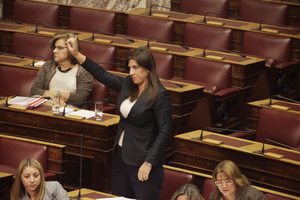 Αποχώρησε ο ΣΥΡΙΖΑ από τη συζήτηση για τα κόκκινα δάνεια – Άγριος καυγάς με τη Ζωή Κωνσταντοπούλου