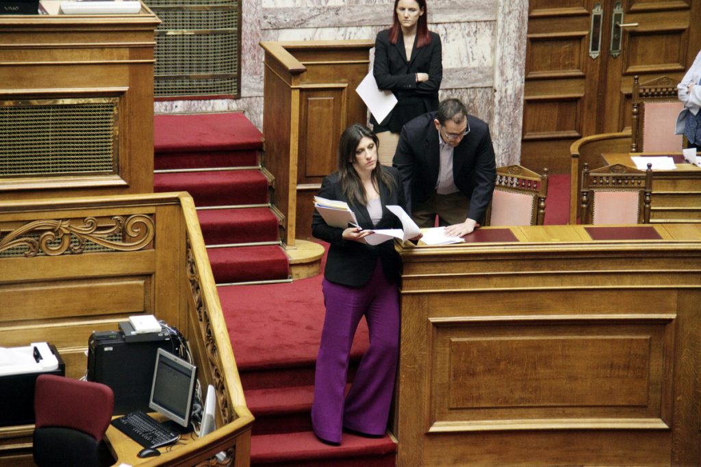 Η Ζωή Κωνσταντοπούλου πάλι ξέχασε να ψηφίσει κυβερνητικό νομοσχέδιο