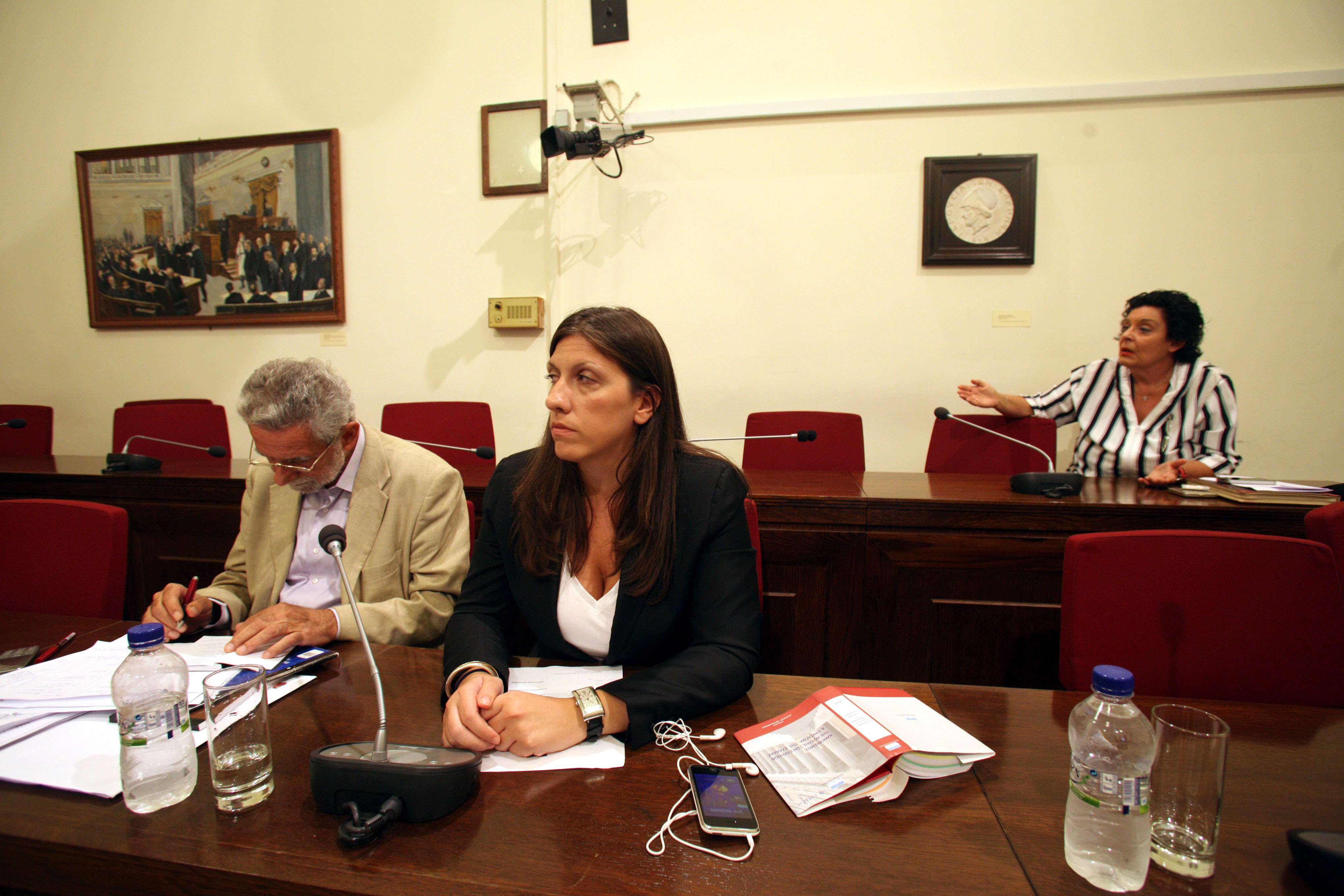 Έξαλλη με την Κωνσταντοπούλου η Κανέλλη: Ανοητολογείς!
