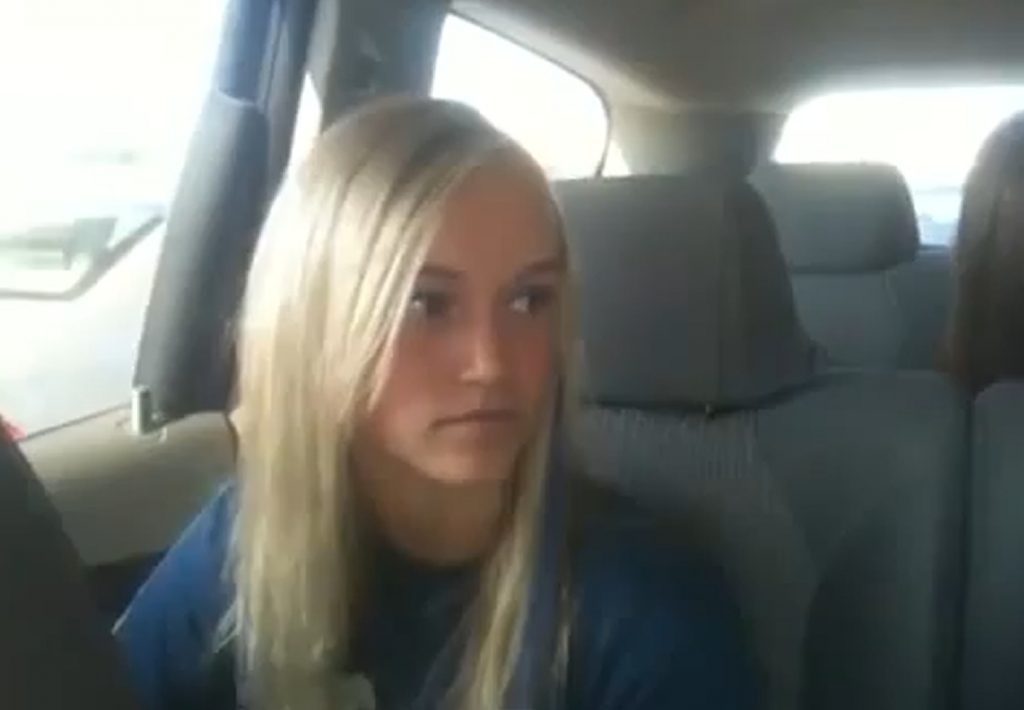 Μπορεί να προφέρει ανάποδα αμέσως, οποιαδήποτε λέξη που θα της πεις!