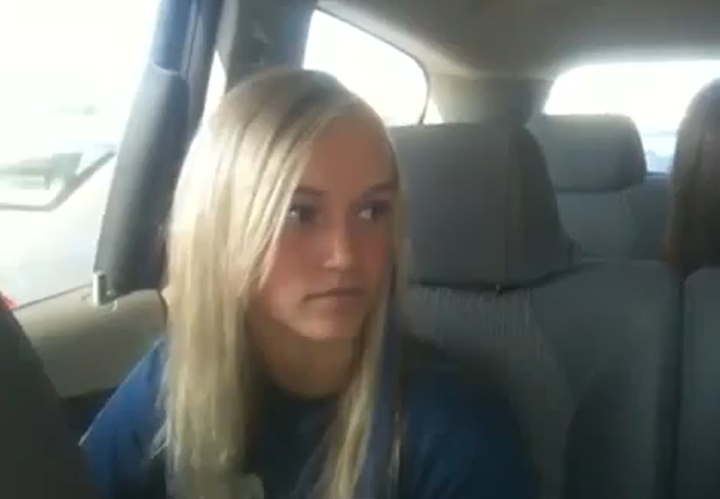 Μπορεί να προφέρει ανάποδα αμέσως, οποιαδήποτε λέξη που θα της πεις!