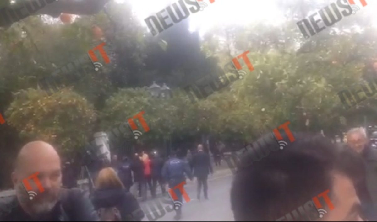 Προσαγωγή στο Μαξίμου