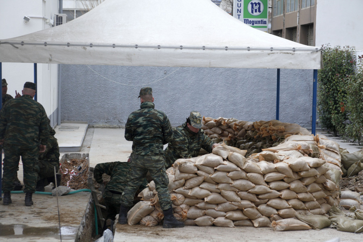 Θεσσαλονίκη: Ξεκίνησε η εκκένωση ενόψει της επιχείρησης απομάκρυνσης της βόμβας [pics]