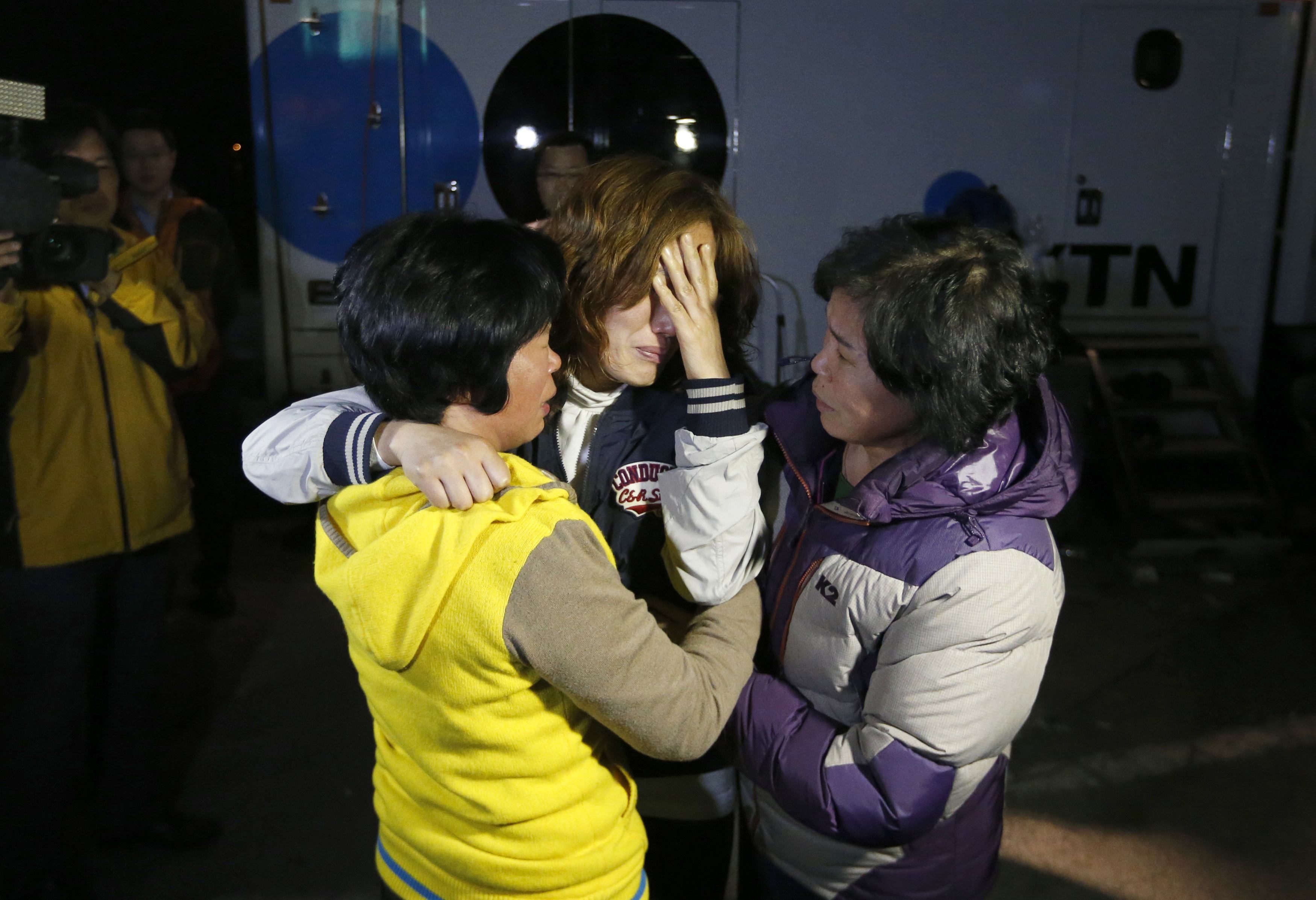 Έξι οι νεκροί στο τραγικό ναυάγιο στη Νότια Κορέα – Γονείς νοίκιασαν σκάφος για να κάνουν έρευνες! (ΦΩΤΟ)