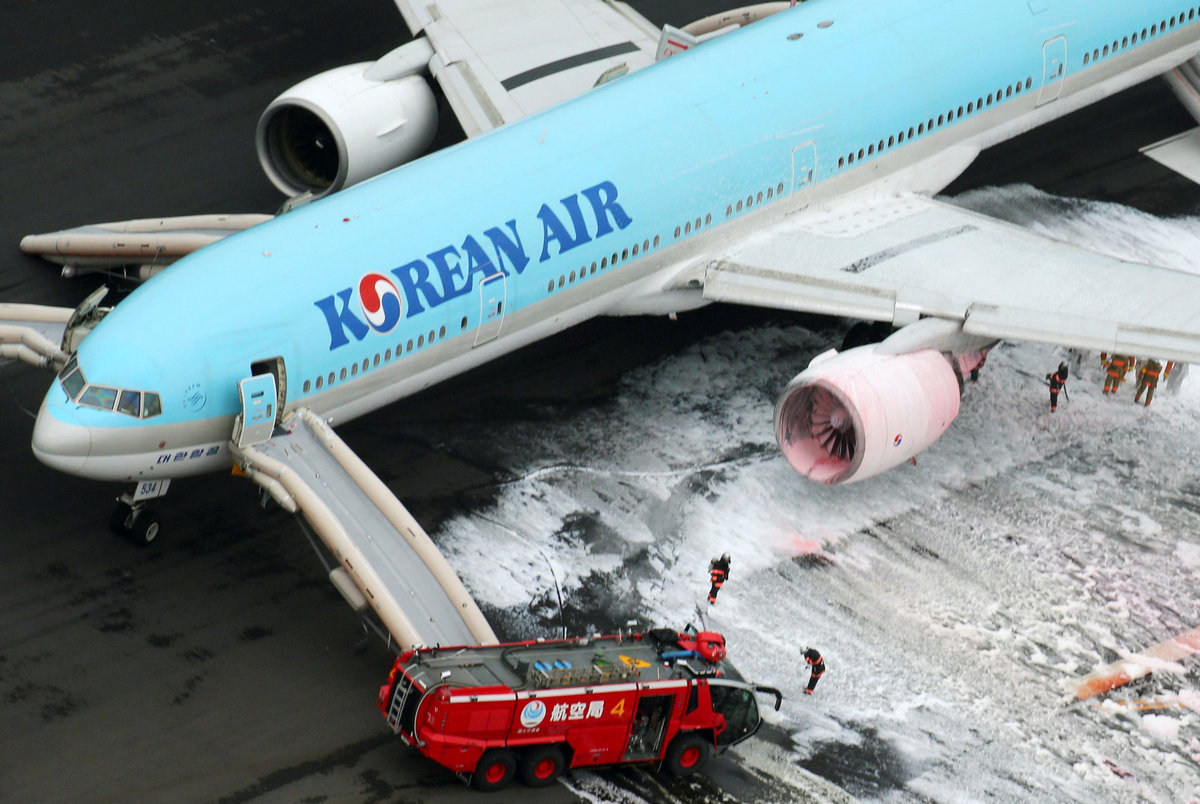 Δραματικές στιγμές στο αεροδρόμιο του Τόκιο: Εκκένωσαν αεροσκάφος (ΦΩΤΟ, VIDEO)