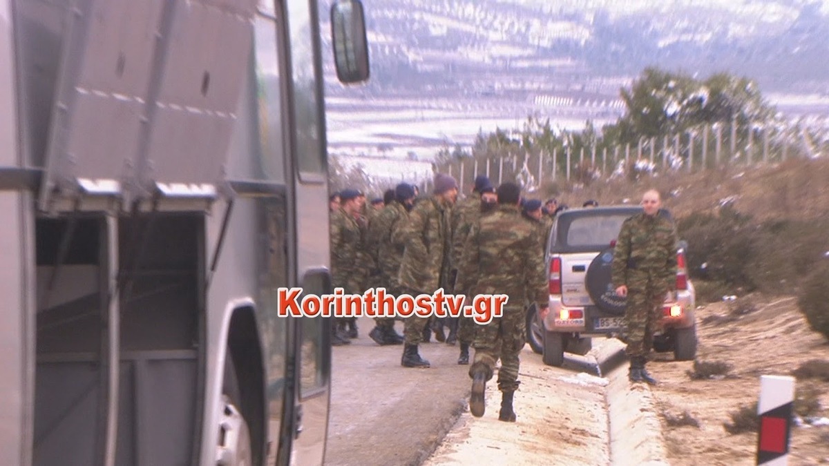 Κόρινθος: Φωτιά σε λεωφορείο που μετέφερε 45 στρατιωτικούς [pics, vid]