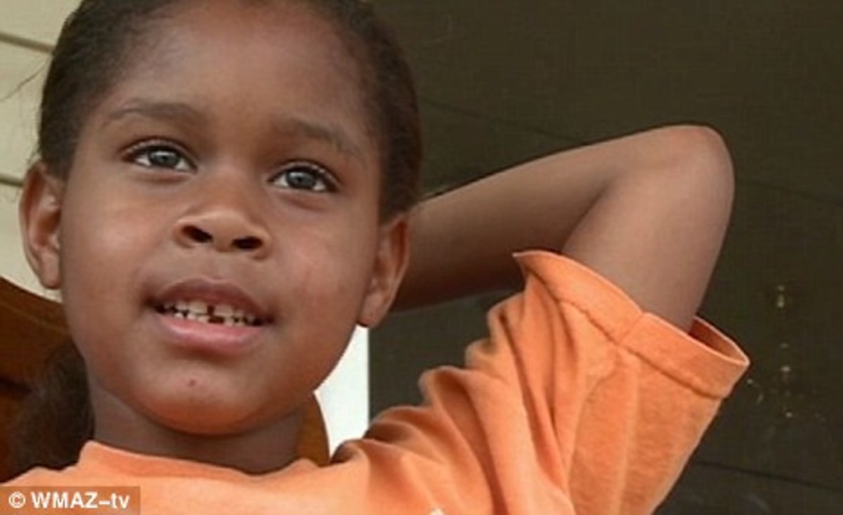 Μπράβο μάγκες! Έβαλαν χειροπέδες σε 6χρονο κοριτσάκι! (VIDEO)