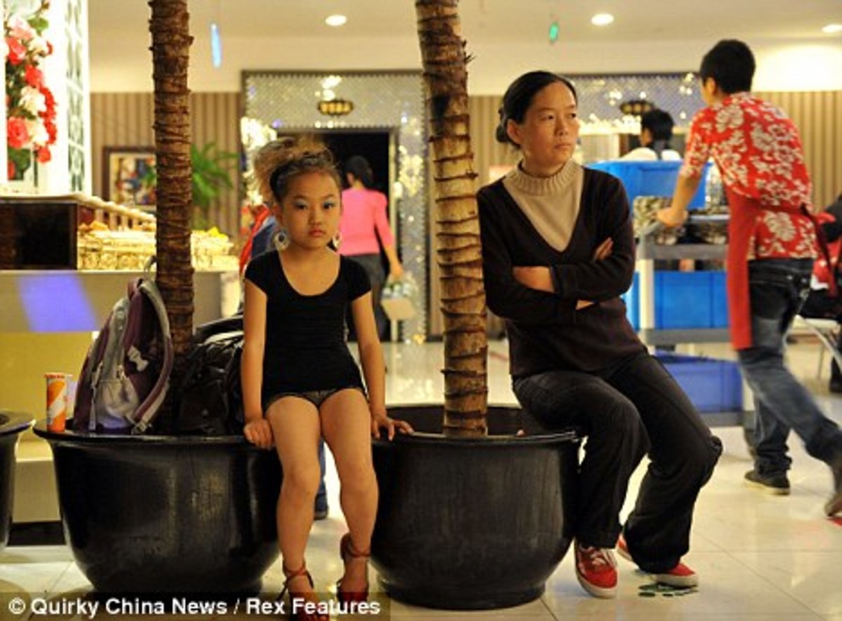 7χρονη, χορεύτρια σε night club για να στηρίξει τους γονείς της
