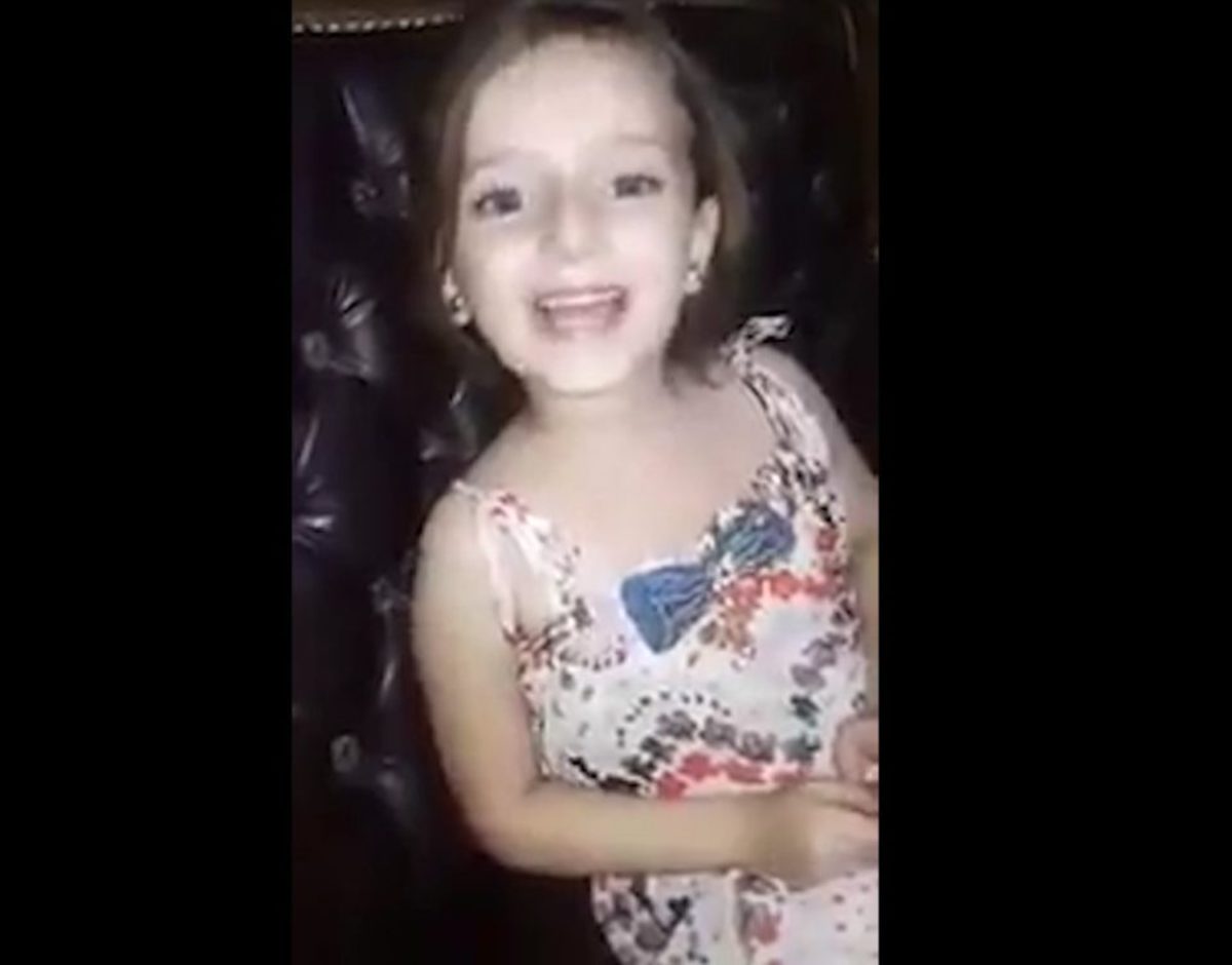 Η βόμβα σταμάτησε απότομα το τραγούδι του μικρού κοριτσιού [vid]