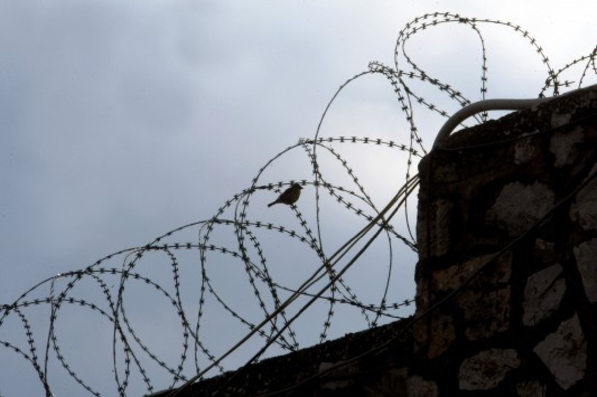 Και το υπουργείο Παιδείας ενάντια στη διεξαγωγή της δίκης της Χρυσής Αυγής στον Κορυδαλλό