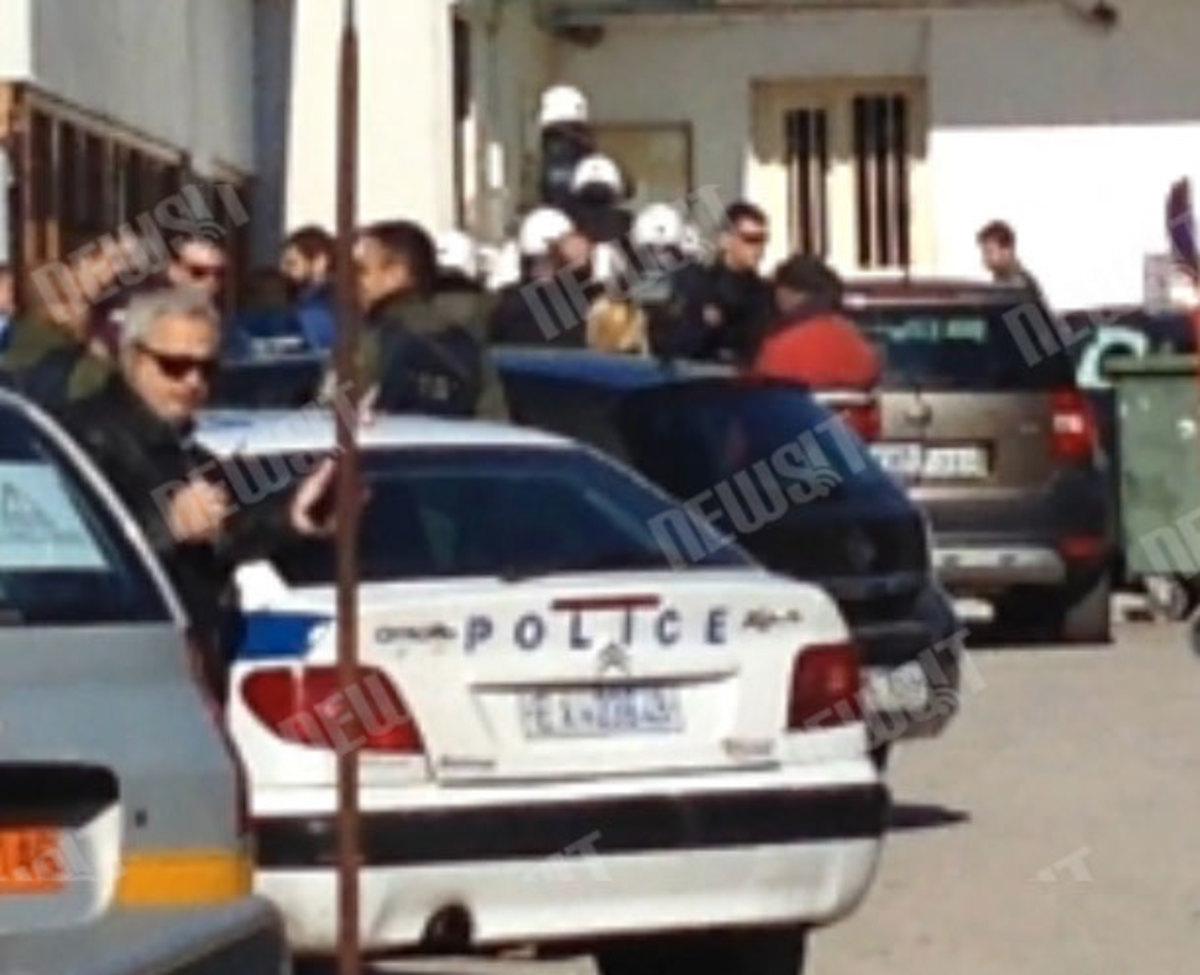 Εξέγερση και απόπειρα απόδρασης από το νοσοκομείο των φυλακών Κορυδαλλού – Τρείς σωφρονιστικοί υπάλληλοι τραυματίες – Επέμβαση των ΜΑΤ