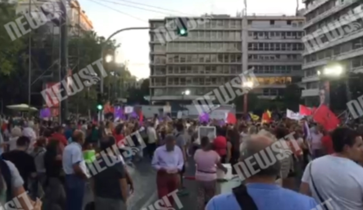 Κόσμος για ομιλία Τσίπρα