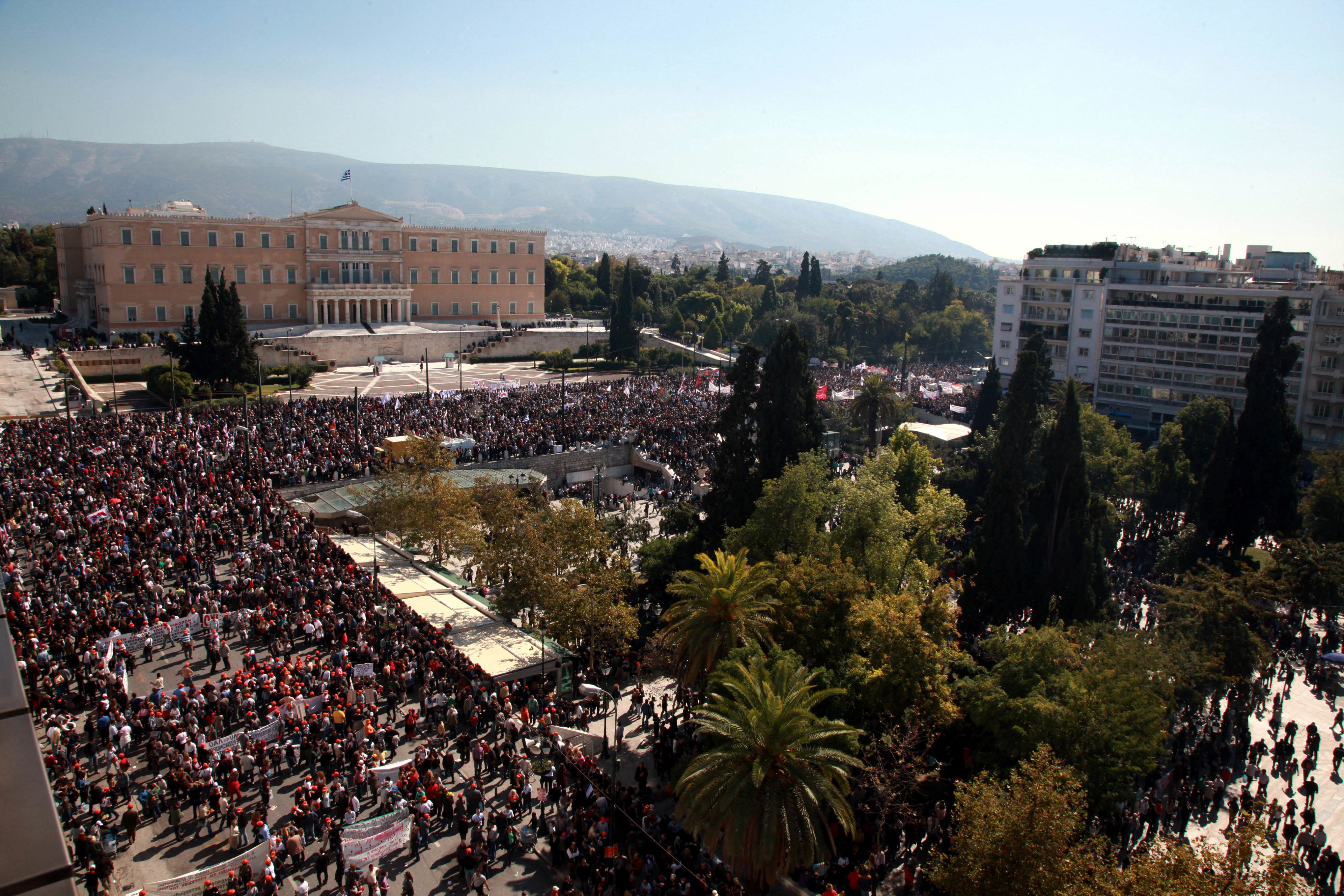Κάτι η κρίση, κάτι οι θάνατοι έφεραν μείωση στον πληθυσμό της Ελλάδας