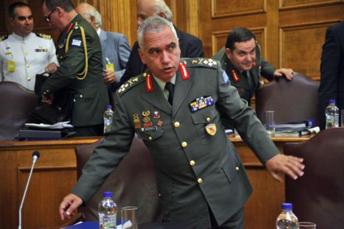 Γιατί παραμένει -τουλάχιστον μέχρι Μάρτιο- στη θέση του ο Α/ΓΕΕΘΑ Μιχαήλ Κωσταράκος