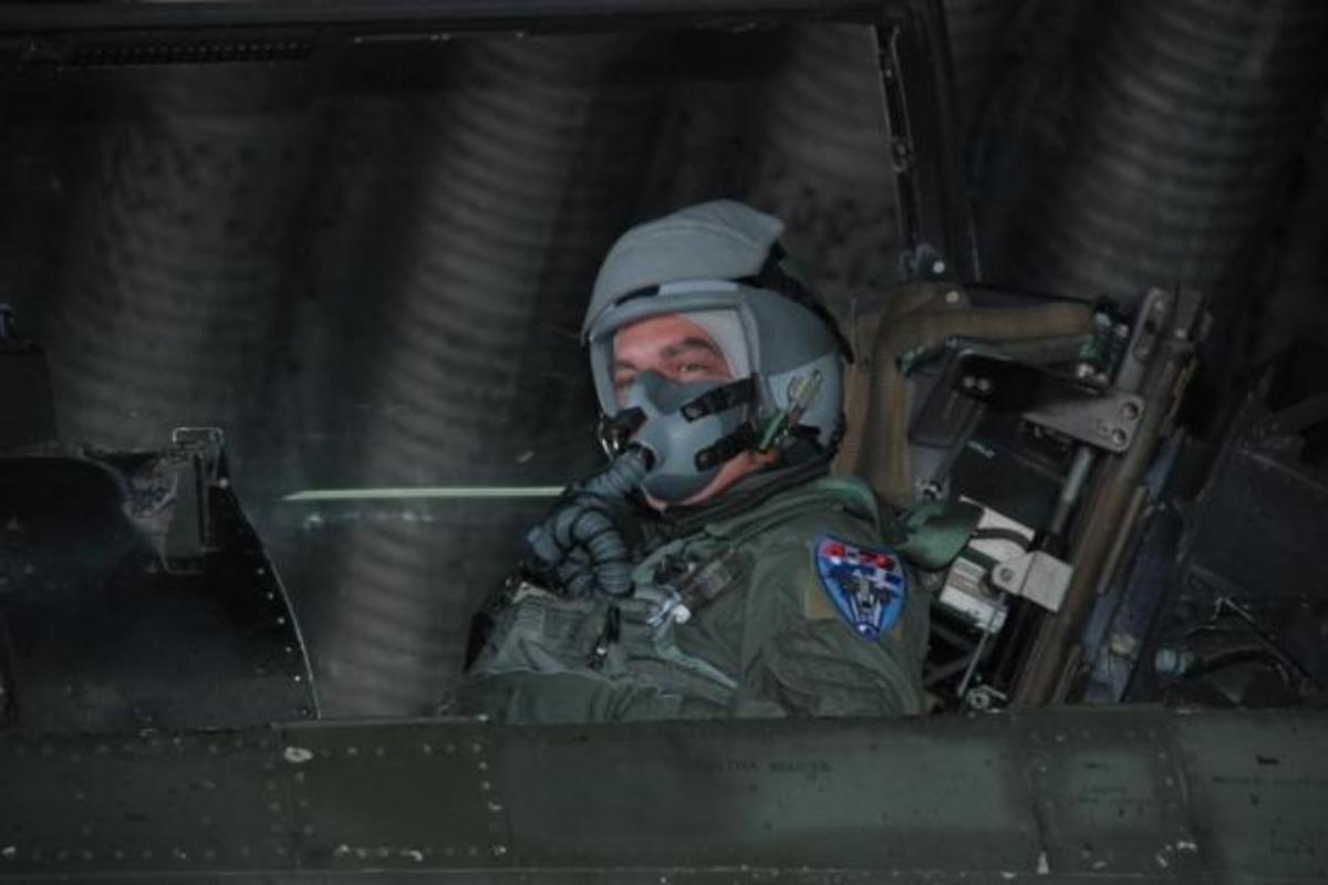 Ο Α/ΓΕΕΘΑ πιλότος – Με Α 7 πέταξε ο Κωσταράκος συνοδεία του Α/ΓΕΑ – ΦΩΤΟ