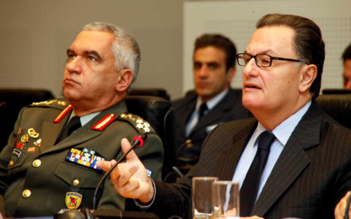 “Μας εξαθλιώσατε, τουλάχιστον σταματήστε τη κοροϊδία”! Απάντηση για το “νέο μισθολόγιο”