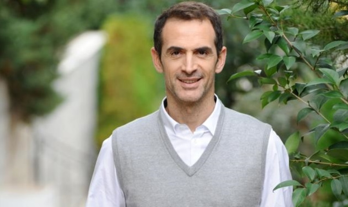 Δύσκολες ώρες για τον Κώστα Κρομμύδα!